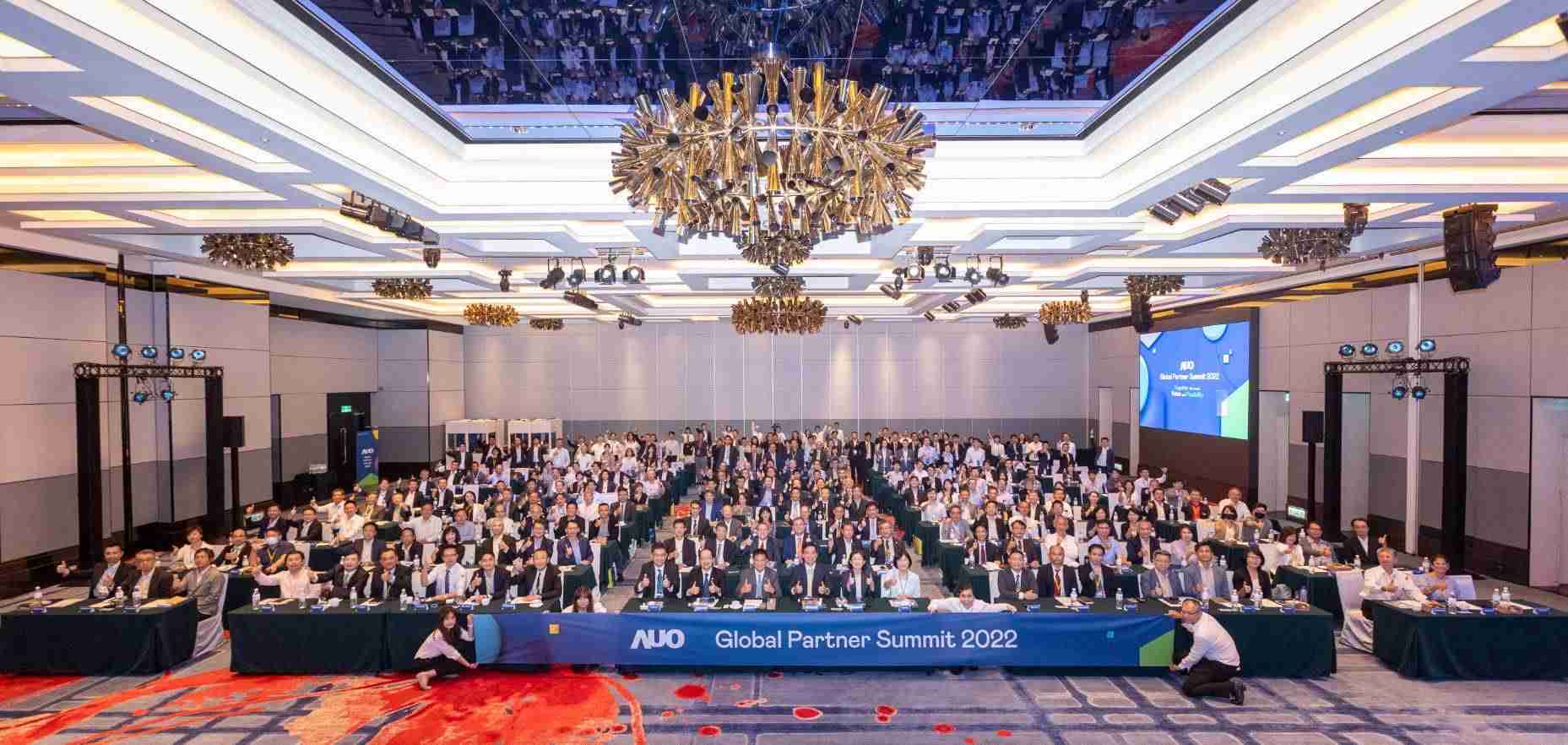 友達推動「安心、、、、創新、、、用心、、同心、、盡心」五星職旅，，，，為菲籍員工打造全方位照護，，，，首度贏得「人權實踐與發展領袖獎」殊榮